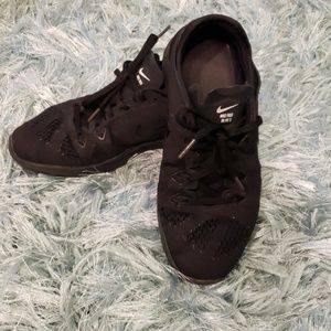 nike uptowns black